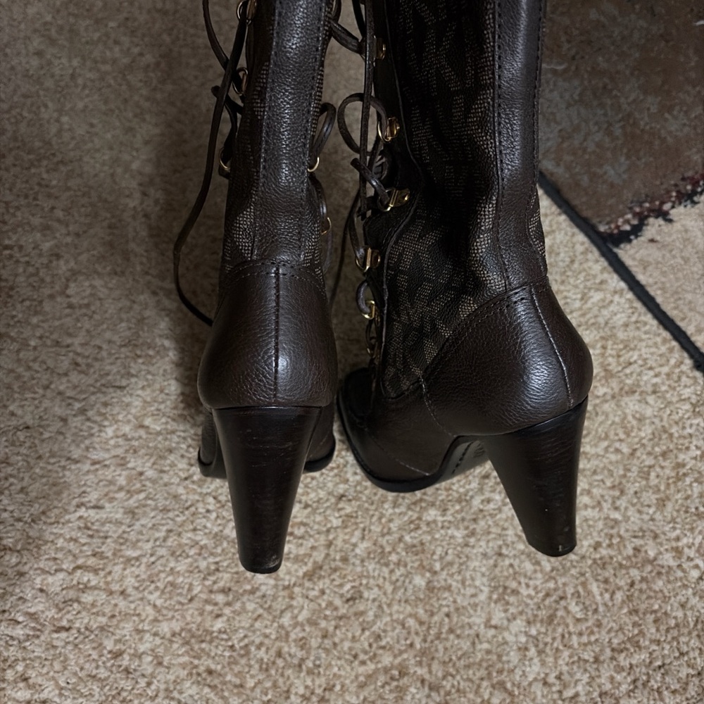 Michael Kors Warrior Boots with White Cuffs & Signature MK Monogram in MK Box 🚩 - Picture 11 of 11